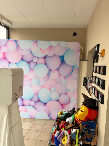 Fotobox Liesels Göttingen – Luftballon Hintergrund für Hochzeiten & Events Fotobox im Liesels Göttingen mit Luftballon Hintergrund und Gästen