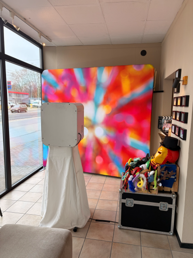 Fotobox Weender Hof Göttingen – Farbspiel Hintergrund für Hochzeiten & Events Fotobox Weender Hof Göttingen mit Farbspiel Hintergrund und Gästen